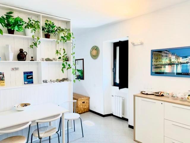 La Marina Tower Apartment With Private Sea View Terrace Вернацца Экстерьер фото